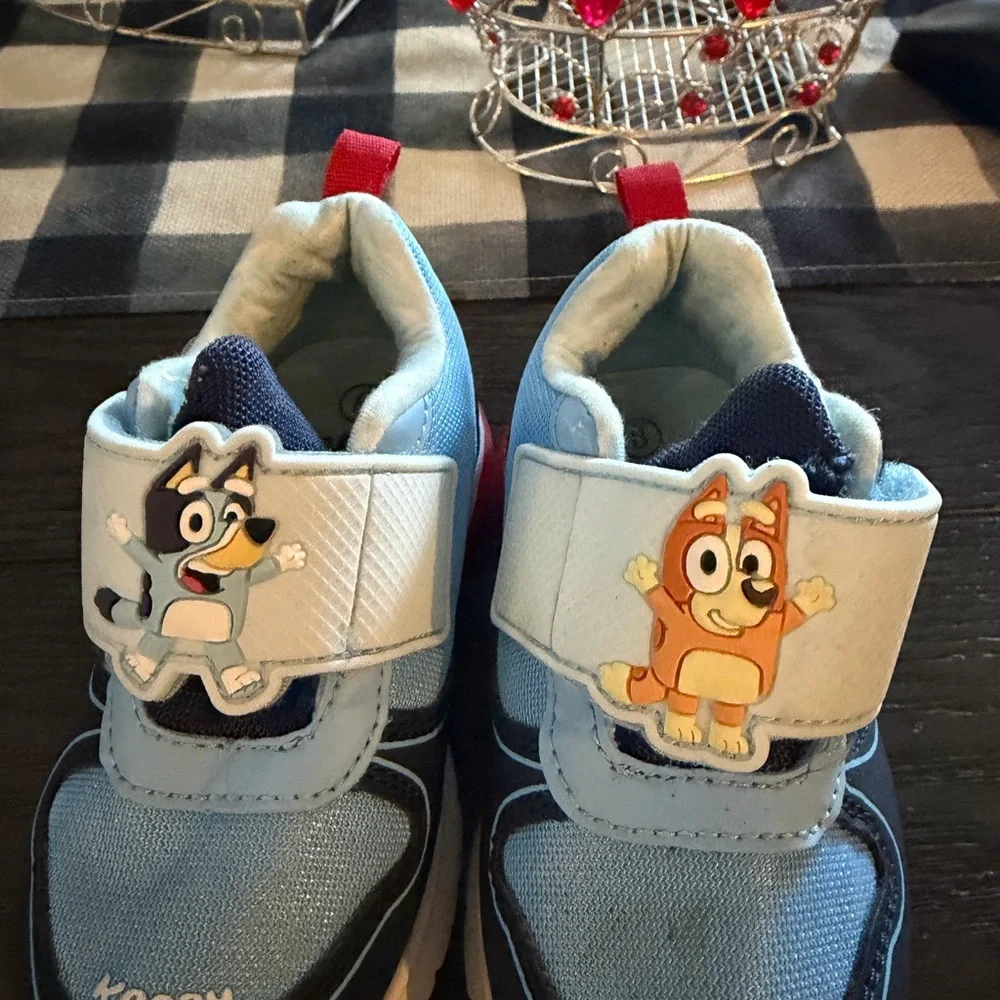 Toddler Bluey light up shoes size 8